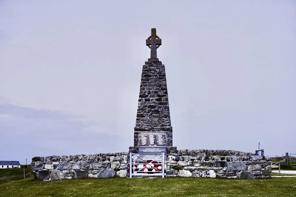 Benbecula: Benbecula war memorial in May 1999