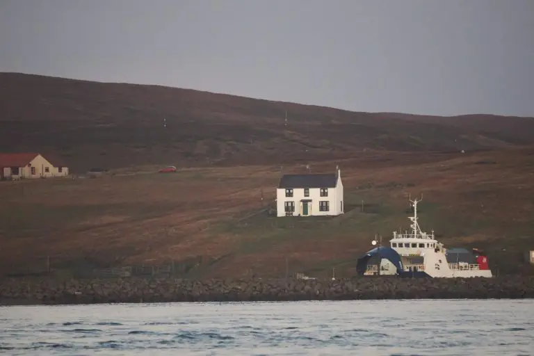 Linga: Ferry terminal and Ferncliff House, Gutcher