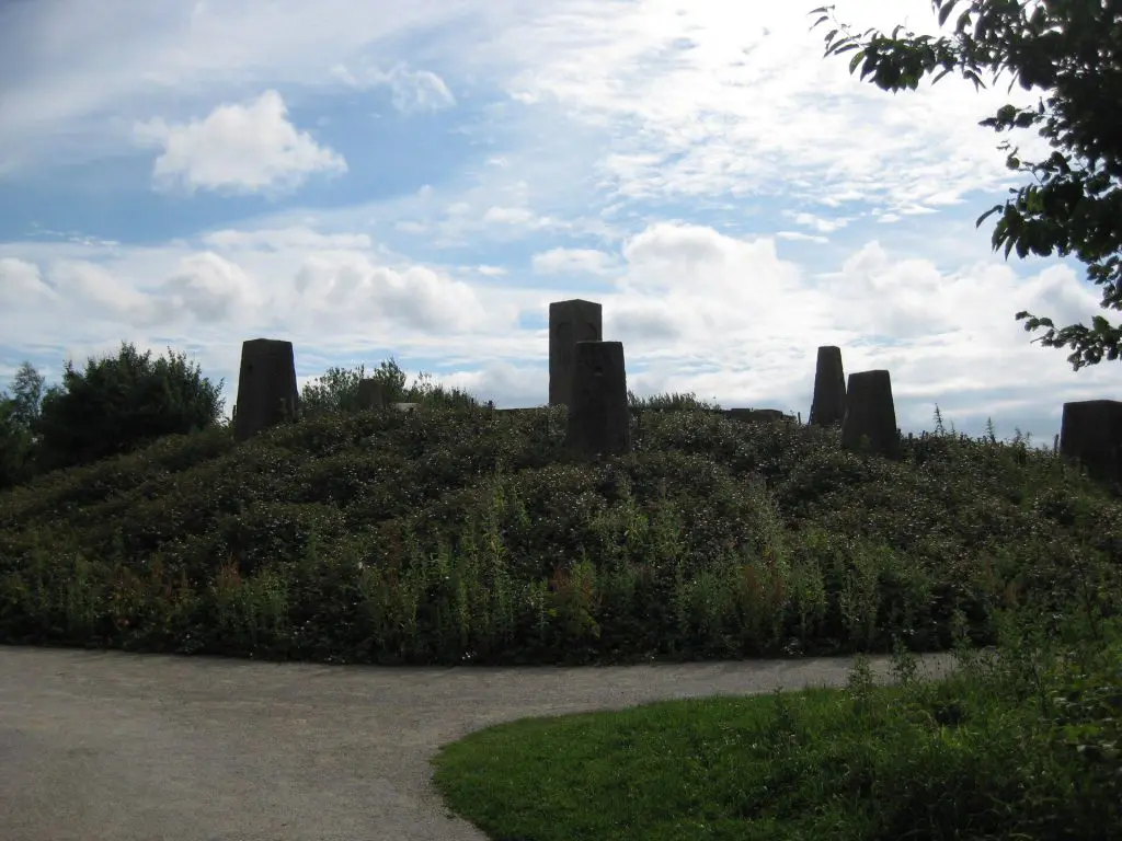 Sailing Club Island: Stones at Carsington Water