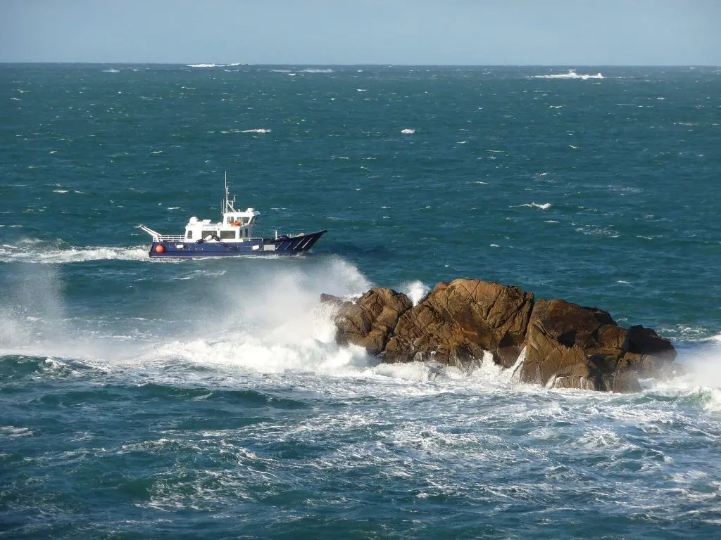 Stony Island: Boat from St Agnes