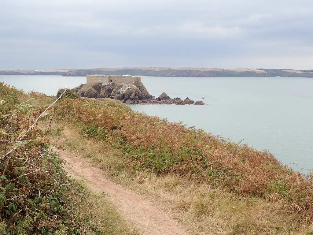 Thorne Island: Heading towards Thorne Island on the Coast Path