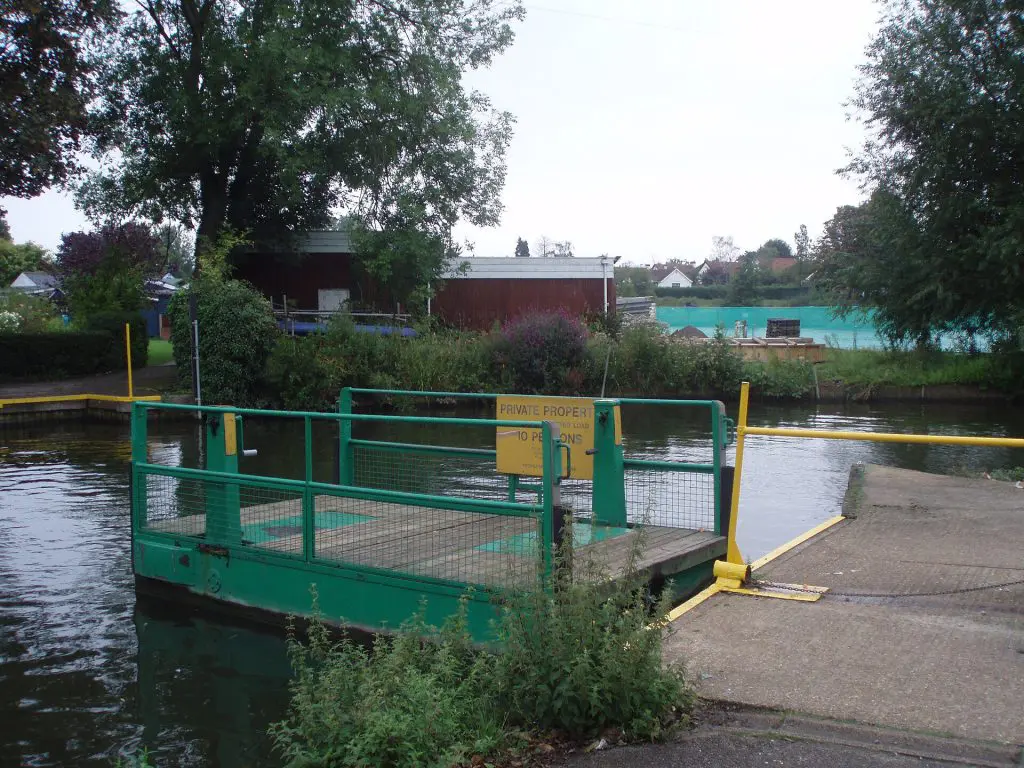 Trowlock Island: Trowlock Island chain ferry. A remarkable thing, it only takes a few seconds winding as you go but it gives th